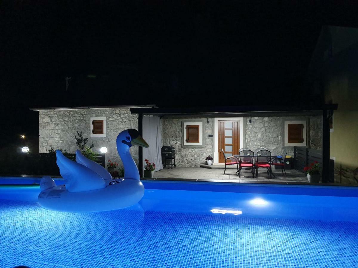 Villa Kos Lupoglav エクステリア 写真